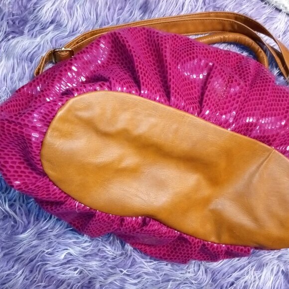 Beautiful Raspberry Bag - Picture 5 of 7